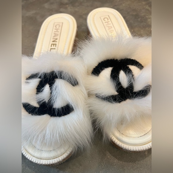 Authentic Chanel fur slides - Picture 8 of 9